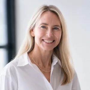 Jennifer Ellinger’s headshot 